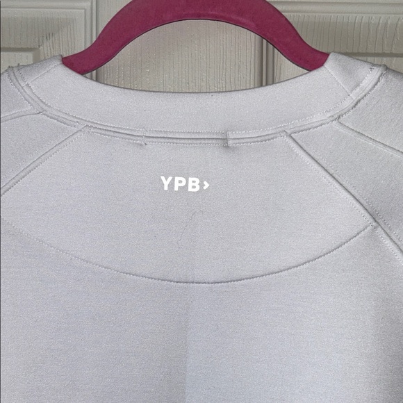 YPB Abercrombie Women’s neoKNIT Legging-Friendly Crew Sweatshirt in White Size S - Picture 9 of 11